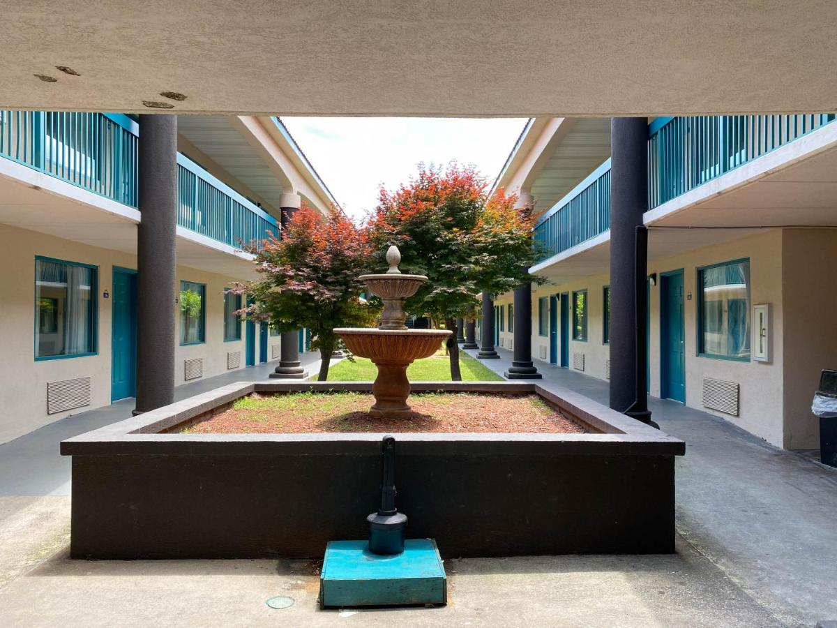 Motel 6 Savannah Ga Gateway & I95 Джорджтаун Экстерьер фото