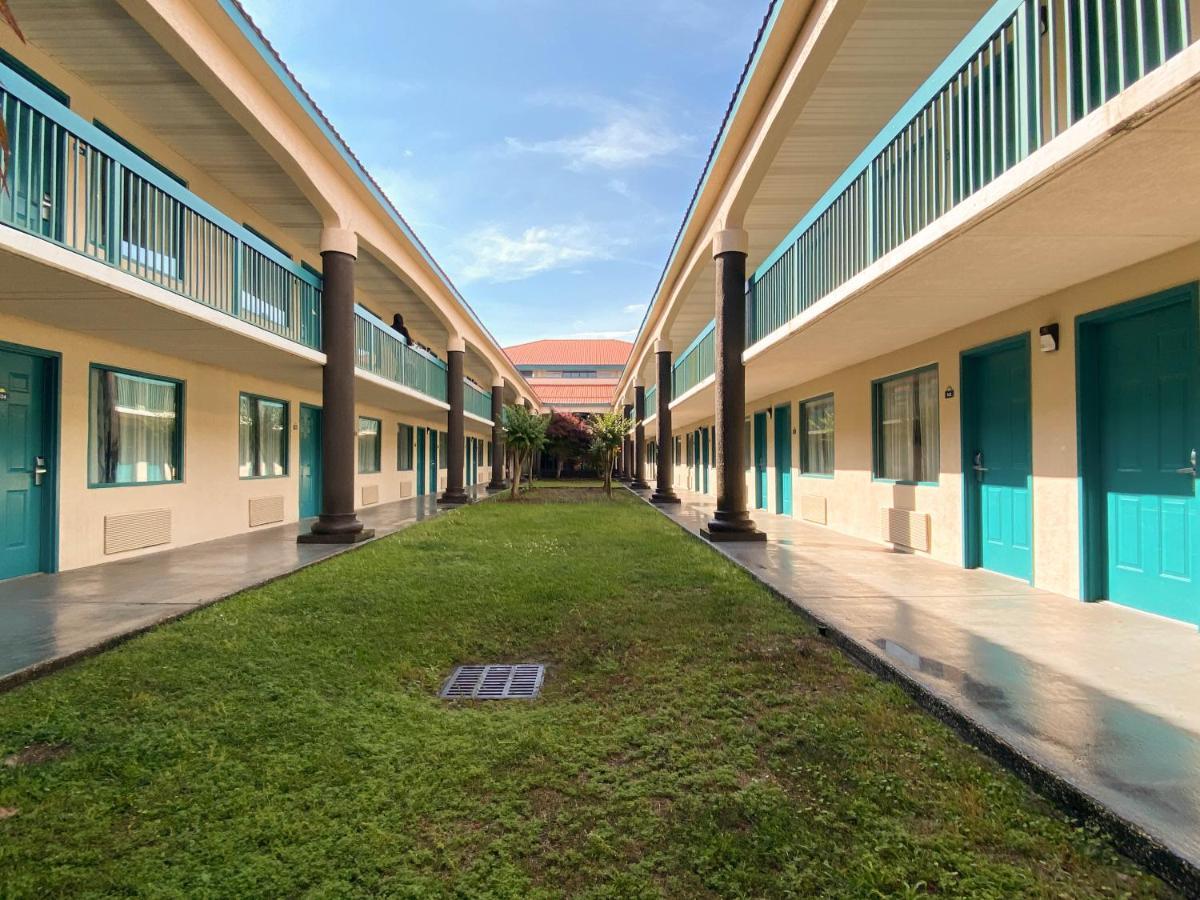 Motel 6 Savannah Ga Gateway & I95 Джорджтаун Экстерьер фото
