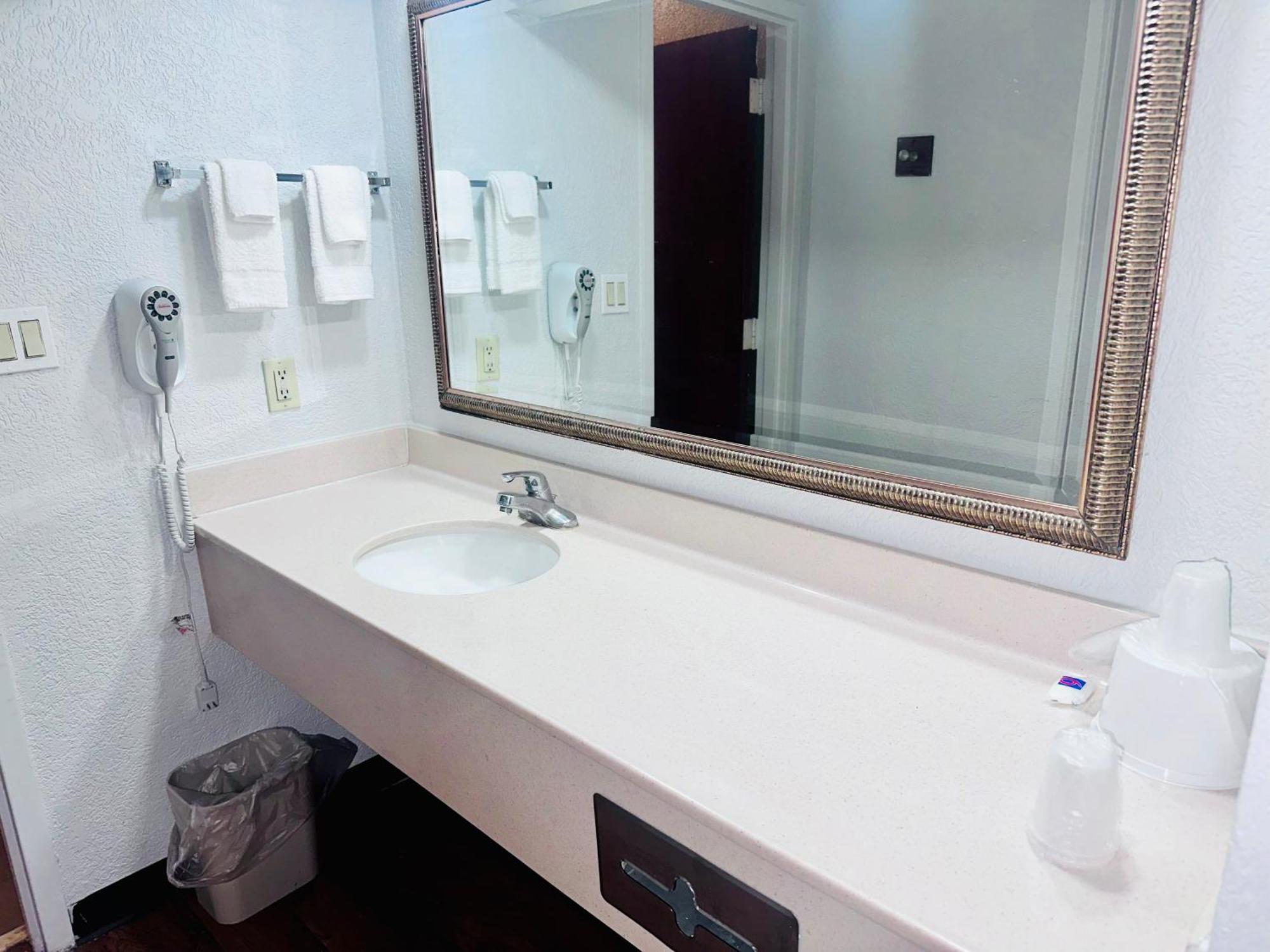Motel 6 Savannah Ga Gateway & I95 Джорджтаун Экстерьер фото